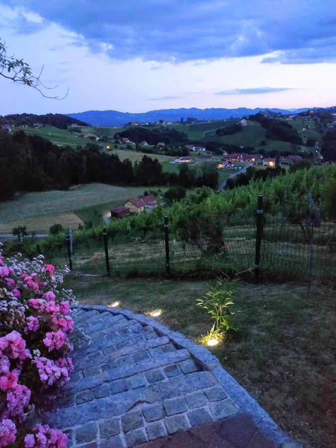 Das Weinberghaus Ratsch an der Weinstraße Exterior foto